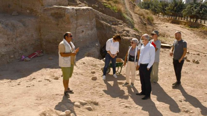 9 Bin Yıllık Yumuktepe’de Çalışmalar Sürüyor