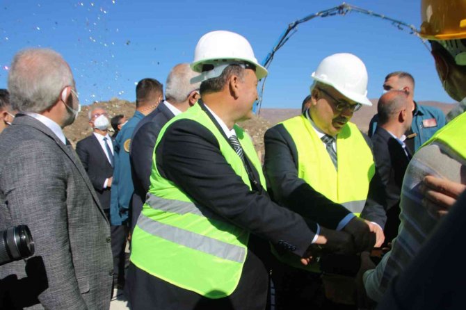 İ̇mkansızlıktan Kaldığı Evin Yerine Şimdi Yüksekokul Yaptırıyor