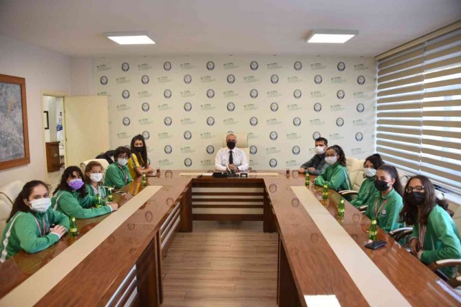 Salihlili Yüzücüler Madalyalarla Döndü