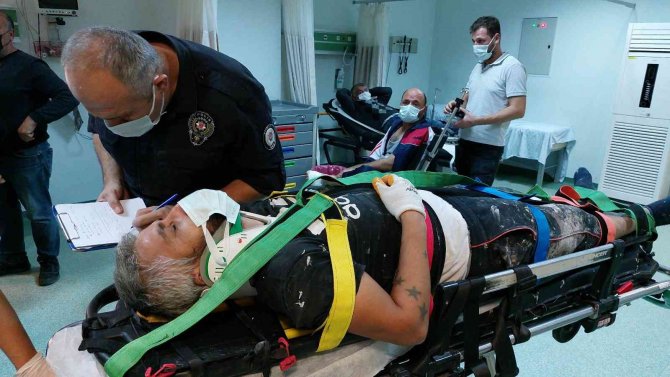 İ̇nşaat İşçisi 3. Kattan 2.kattaki İskeleye Düşerek Ölümden Döndü