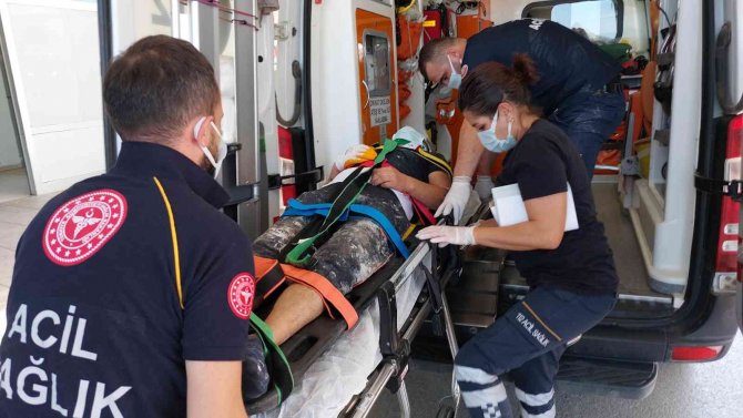 İ̇nşaat İşçisi 3. Kattan 2.kattaki İskeleye Düşerek Ölümden Döndü