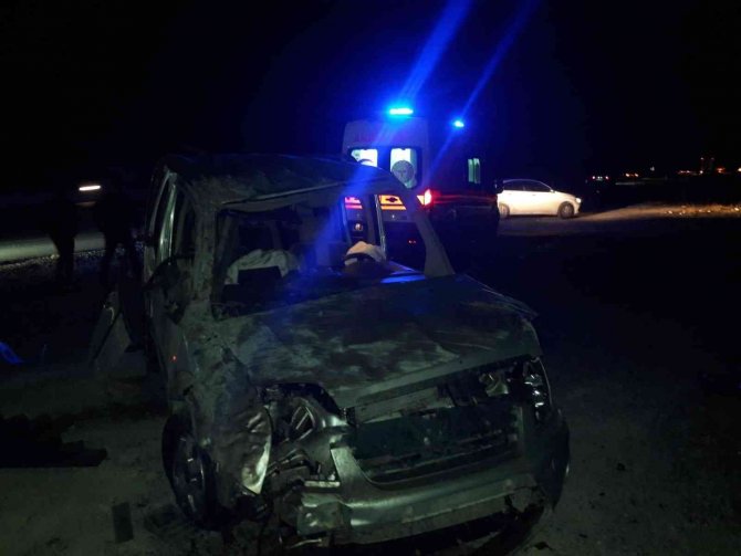 Sandıklı’da Trafik Kazası:1 Ölü, 2 Yaralı