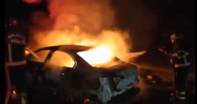 Şanlıurfa’da Seyir Halindeki Otomobil Alev Topuna Döndü