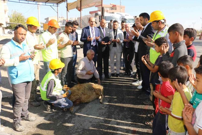 Sınırın Sıfır Noktasına İçme Suyu İçin İlk Kazma Vuruldu