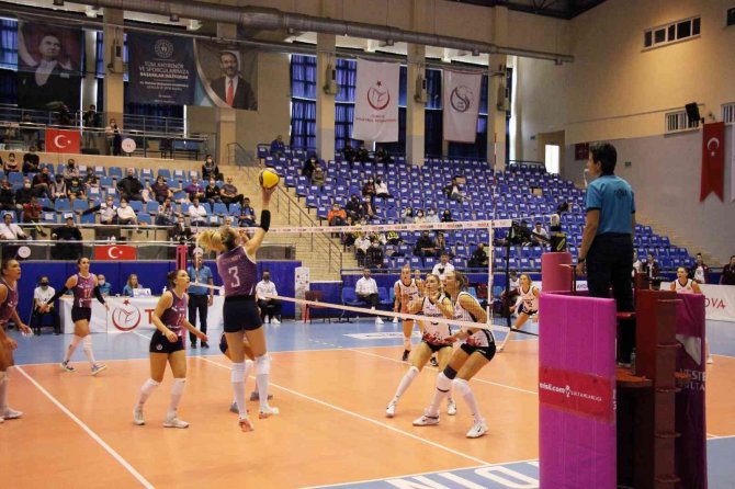 Sultanlar Ligi: Aydın Büyükşehir Belediyespor: 3 - Kuzey Boru: 0