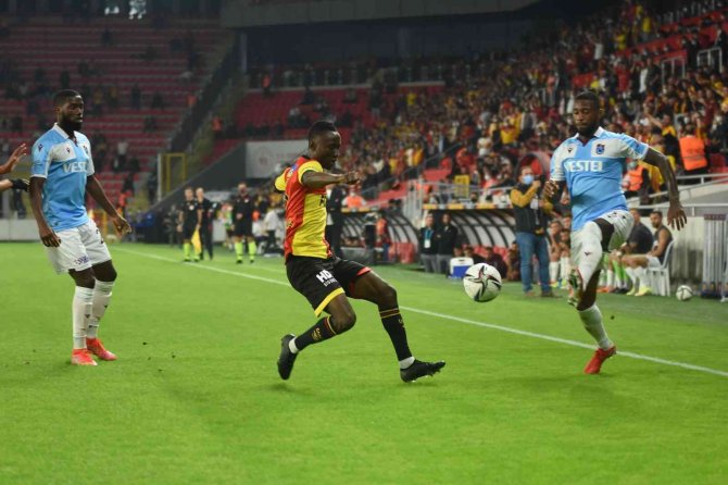 Süper Lig: Göztepe: 0 - Trabzonspor: 0 (İ̇lk Yarı)