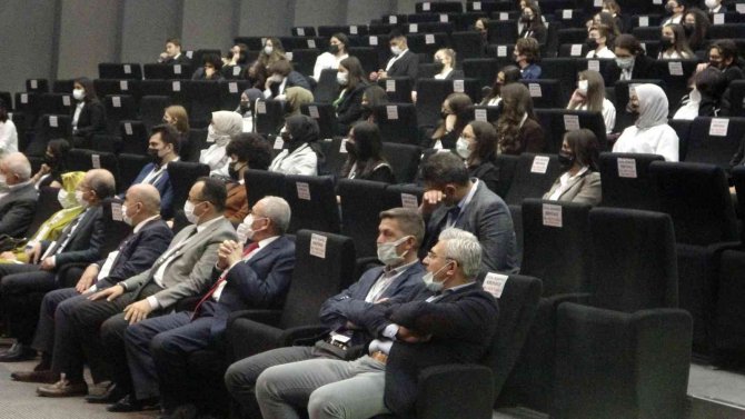 Dünya Gündemini İ̇ngilizce Konuştular