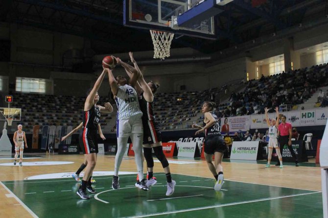 Kbsl: Umf Yapı İ̇zmit Belediyespor: 85 - Beşiktaş Hdı Sigorta: 67
