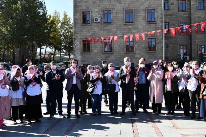 Isparta Valisi Seymenoğlu: “Kanser Hastalarını Yalnız Bırakmamak Lazım”