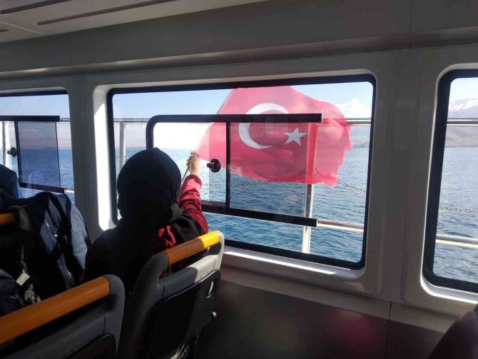 Saray Ve Başkale’deki Öğrenciler Akdamar Adası’nı Ziyaret Etti