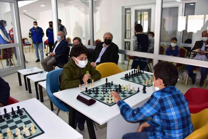 29 Ekim Cumhuriyet Bayramı Etkinlikleri Kapsamında "Satranç Turnuvası" Düzenlendi