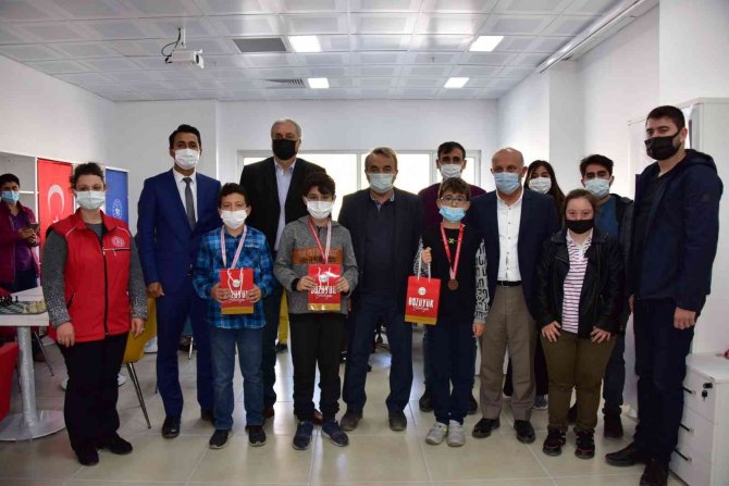 29 Ekim Cumhuriyet Bayramı Etkinlikleri Kapsamında "Satranç Turnuvası" Düzenlendi