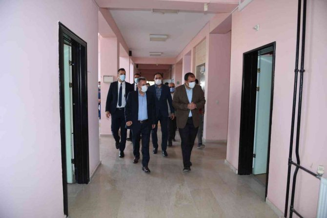 Vali Elban: "Üretebilen Bir Nesil Yetiştirmeliyiz"