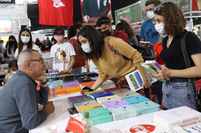 11’inci Antalya Kitap Fuarı’nı 589 Bin 756 Kişi Ziyaret Etti