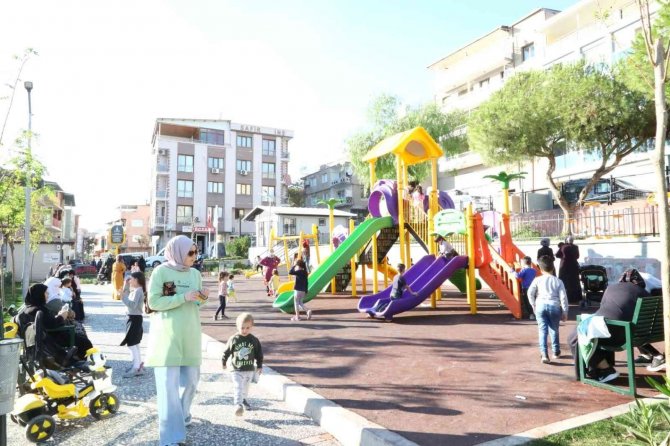 Bayraklı’da Modern Parklar Artıyor