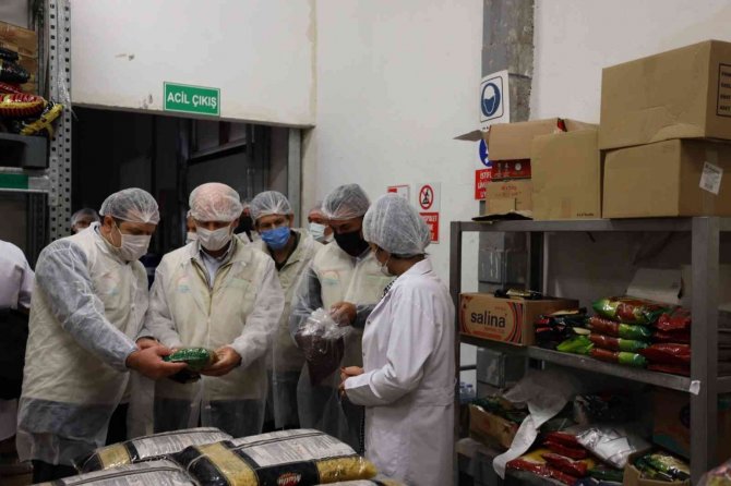 100 Kişinin Hastanelik Olmasının Ardından Jet Denetim: 5 Yemek Fabrikasına Ceza Yağdı