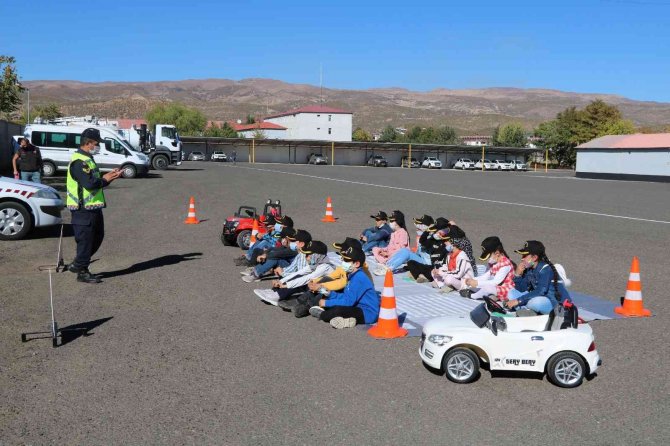 Bingöl’de Öğrencilere Trafik Eğitimi Verildi