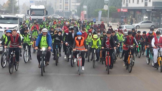 Yağmura Rağmen Pedal Çevirdiler