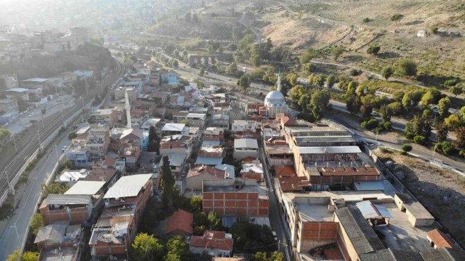 İ̇zmir’in Göbeğinde, Görüntüsüyle Dikkat Çekiyordu: Yeşildere’de Dönüşüm Heyecanı