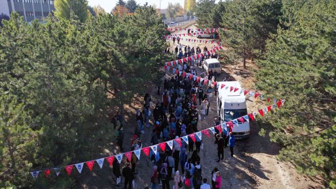 Başkentli Gençler Cumhuriyet İçin Yürüdü