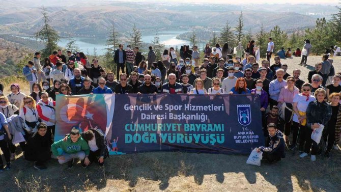 Başkentli Gençler Cumhuriyet İçin Yürüdü