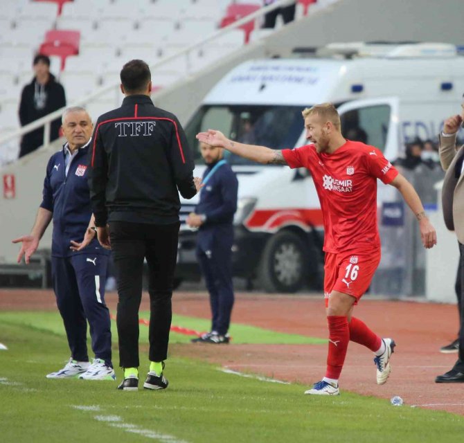 Sivasspor’da Pedro Henrique Kırmızı Kart Gördü!
