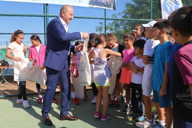 Başkan Atabay Tenisçilerle Bir Araya Geldi