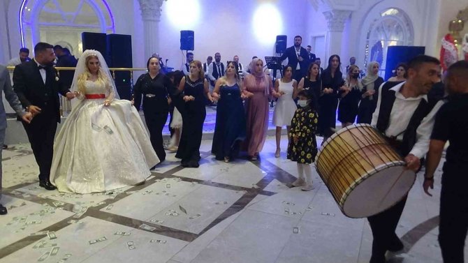 Mhp İ̇l Başkan Yardımcısı Zazaoğlu’nun Kardeşinin Düğünü Miting Havasında Geçti