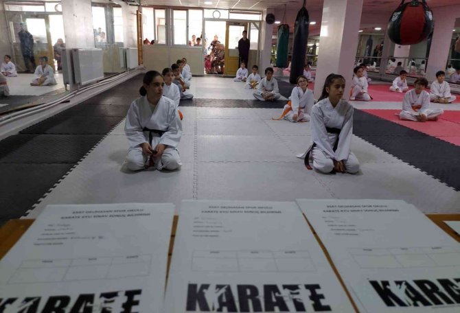 Diyarbakır’da Karate Kuşak Terfi Sınavı Yapıldı
