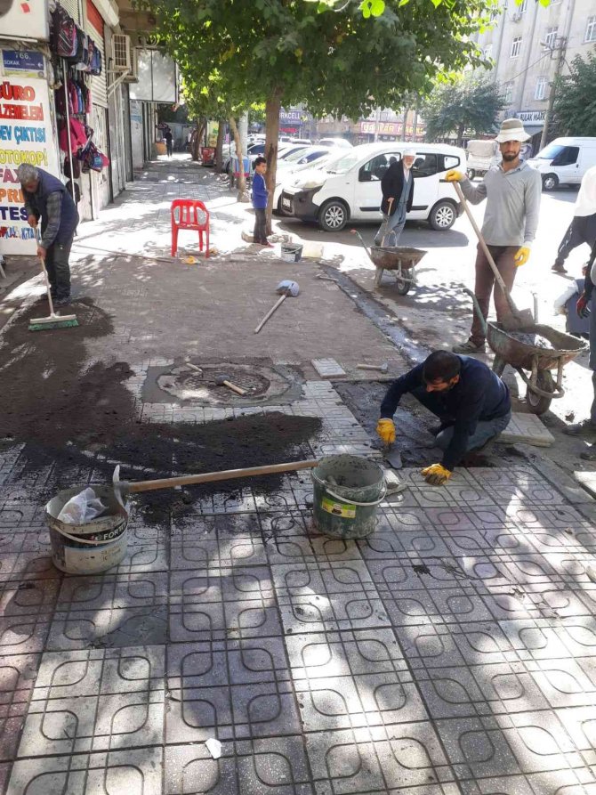 Bağlar Sokaklarında Tümsek Ve Çukurlar Kaldırıldı, Yeni Karo Taşları Döşendi