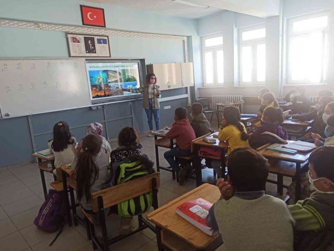 Gürpınarlı Öğrencilere ’Biyolojik Çeşitlilik’ Eğitimi