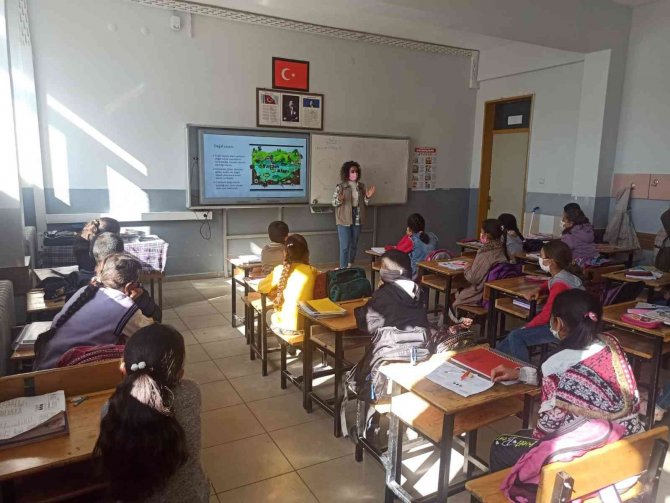 Gürpınarlı Öğrencilere ’Biyolojik Çeşitlilik’ Eğitimi