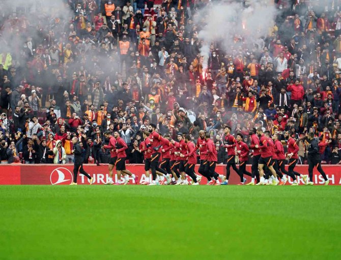 Galatasaray, Beşiktaş Derbisi Son İdmanını Taraftara Açık Yaptı
