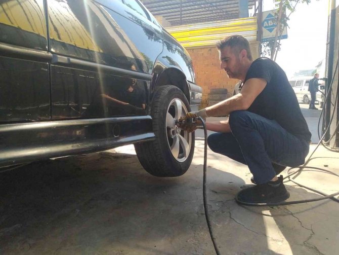 Canını Ve Aracını Sevenler Kar Yağmadan Kış Lastiklerini Taktırıyor