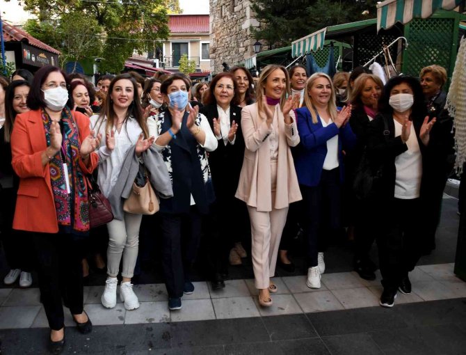 Kuşadası’nda El İşi Ürünleri Stantlarına Yaşam Hak İsmi Verildi