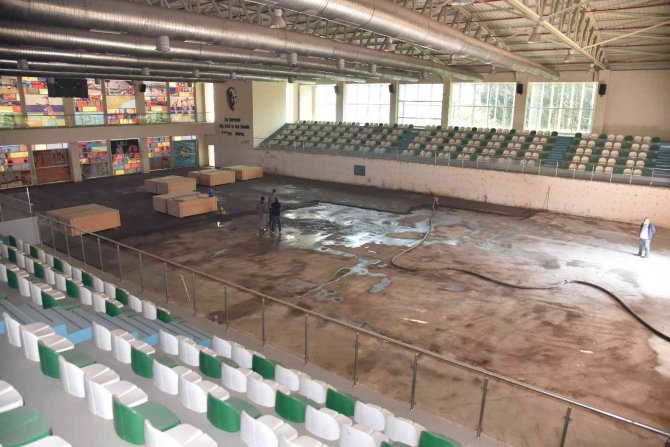 Tarık Almış Kapalı Yüzme Havuzu Ve Spor Tesisi Yenileniyor