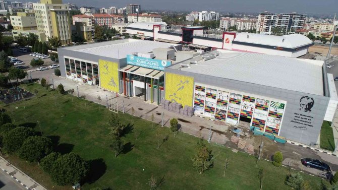 Tarık Almış Kapalı Yüzme Havuzu Ve Spor Tesisi Yenileniyor