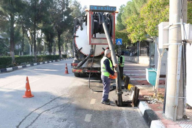 Manisa Merkezde 9 Bin Yağmur Suyu Izgarası Temizlendi