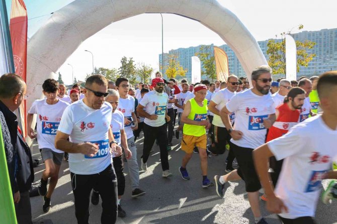 Konya’da Vatandaşlar Cumhuriyet Koşusunda Bir Araya Geldi