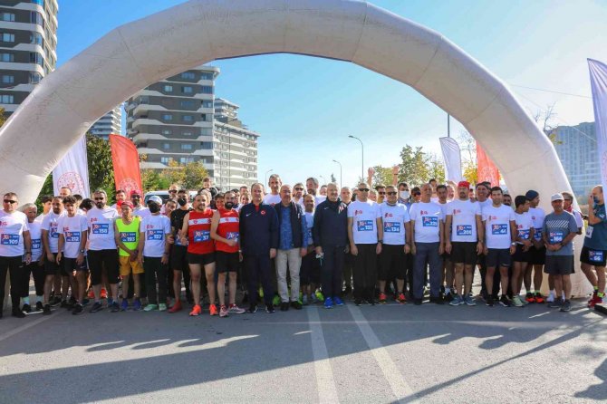 Konya’da Vatandaşlar Cumhuriyet Koşusunda Bir Araya Geldi