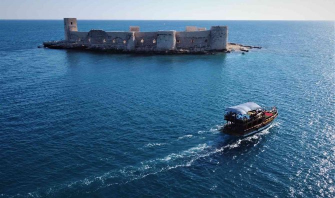 Kızkalesi’nde Sonbaharda Deniz Keyfi