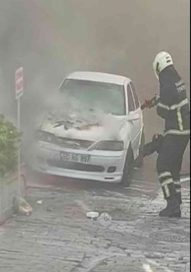 Park Halindeki Otomobilde Yangın