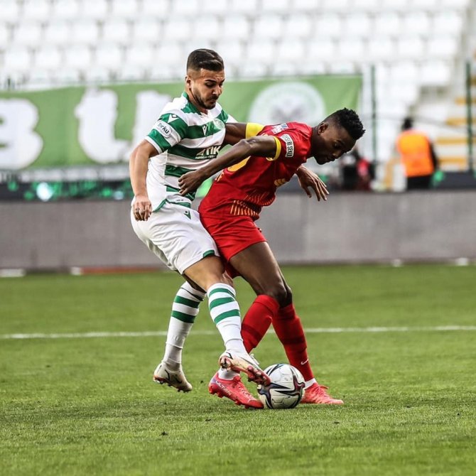 Bernard Mensah’tan Hakeme Tepki