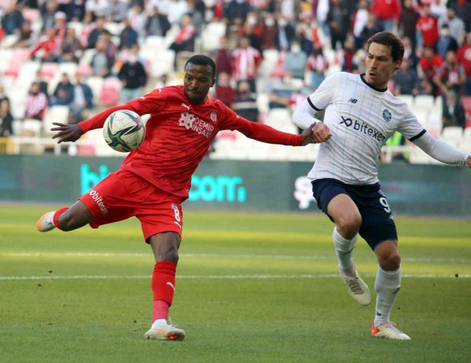 Süper Lig: Dg Sivasspor: 1 - Adana Demirspor: 0 (İ̇lk Yarı)