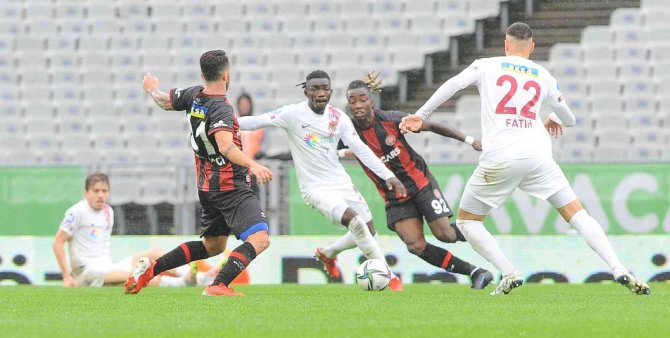 Süper Lig: Fatih Karagümrük: 1 - Hatayspor: 1 (İ̇lk Yarı)