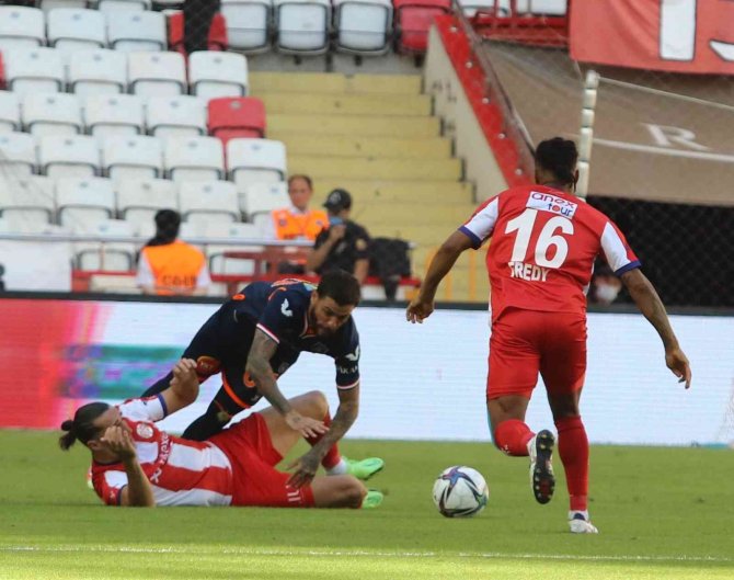 Süper Lig: Ft Antalyaspor: 0 - Medipol Başakşehir Fk: 1 (İ̇lk Yarı)
