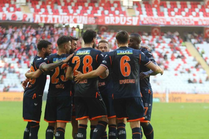 Süper Lig: Ft Antalyaspor: 0 - Medipol Başakşehir Fk: 1 (İ̇lk Yarı)