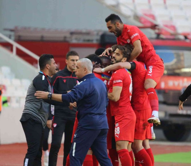 Süper Lig: Sivasspor: 1 - Adana Demirspor: 0 (Maç Devam Ediyor)