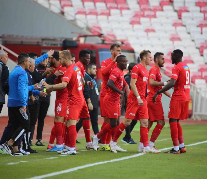 Süper Lig: Sivasspor: 1 - Adana Demirspor: 0 (Maç Devam Ediyor)