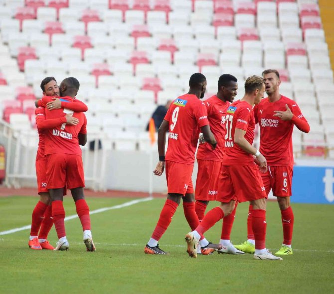 Süper Lig: Sivasspor: 1 - Adana Demirspor: 0 (Maç Devam Ediyor)